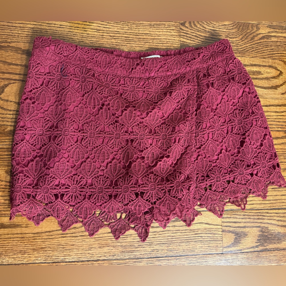 Umgee Burgundy Lace Floral Shorts